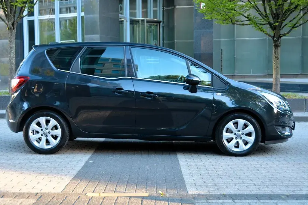 Gebraucht Opel Meriva Innovation 140 PS (102 kW) 2016 Schwarz Van / Kleinbus