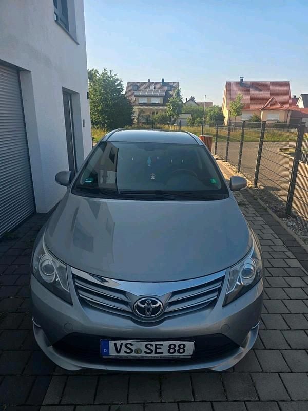 Silber Gebraucht 2013 Toyota Avensis Touch Kombi | 6.400 € (Guter Preis) - Bild 1/4