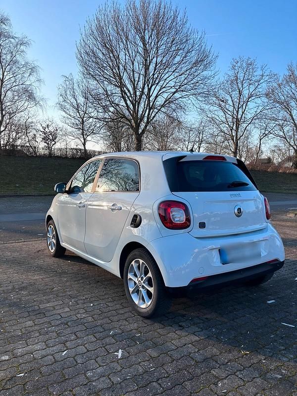 Gebraucht Smart ForFour Electric Drive 60 kW (82 PS) 2018 Weiß Kleinwagen