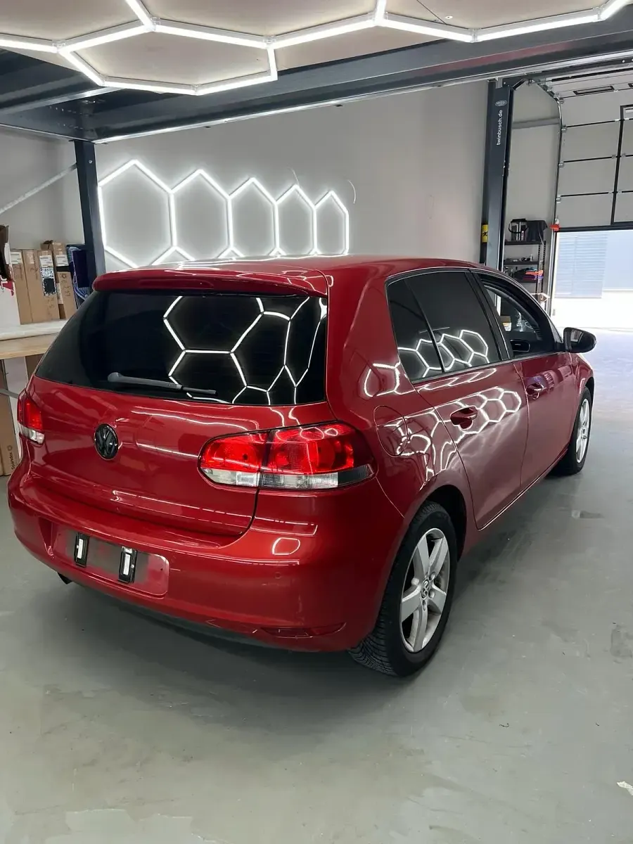 Gebraucht VW Golf VI 105 PS (77 kW) 2010 Rot Kleinwagen
