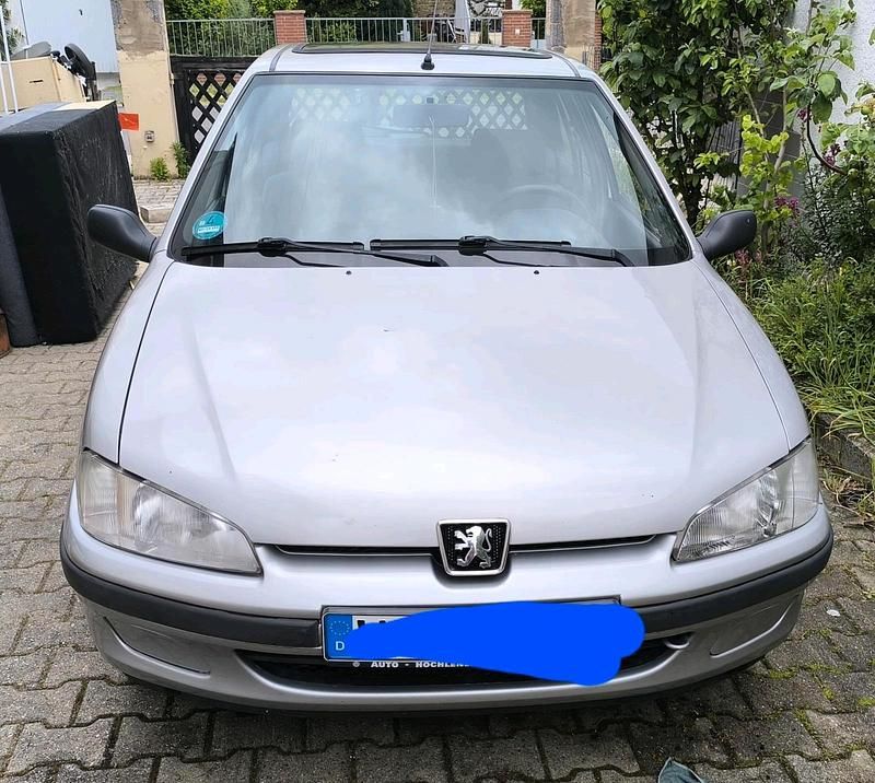 Silber Gebraucht 1998 Peugeot 106 Kleinwagen | 550 € - Bild 1/4