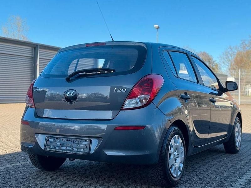 Gebraucht Hyundai i20 Edition 86 PS (63 kW) 2014 Grau Kleinwagen