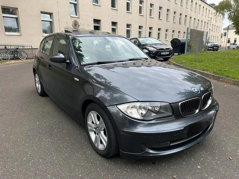 Grau Gebraucht 2008 BMW 118 Kleinwagen | 4.500 € (Fairer Preis) - Bild 1/4