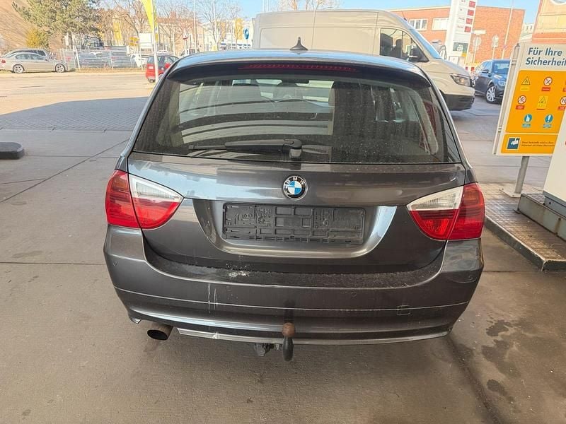 Gebraucht BMW 318 129 PS (94 kW) 2006 Grau Kombi
