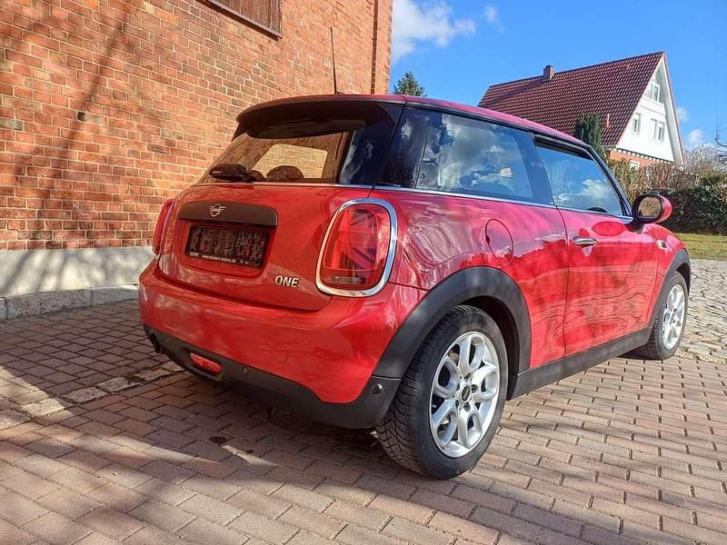 Gebraucht Mini ONE 102 PS (75 kW) 2018 Rot Kleinwagen