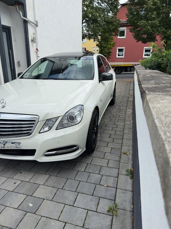 Gebraucht Mercedes E200 Avantgarde 184 PS (135 kW) 2011 Weiß Limousine
