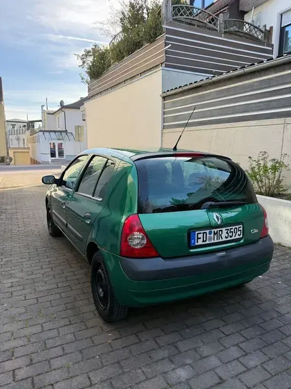 Gebraucht Renault Clio 75 PS (55 kW) 2001 Grün Limousine