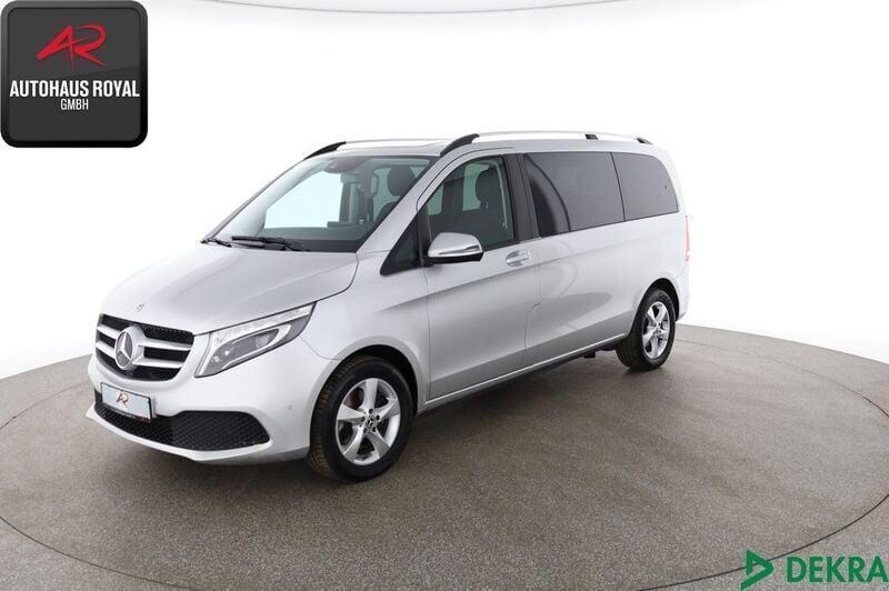 Silber Gebraucht 2021 Mercedes V300 Sport Van / Kleinbus | 42.440 € (Guter Preis) - Bild 1/4