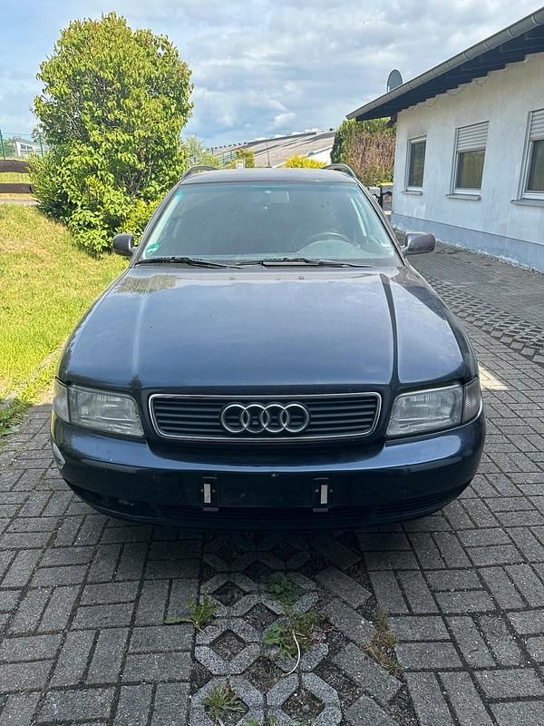 Blau Gebraucht 1996 Audi A4 Kombi | 700 € (Superpreis) - Bild 1/4