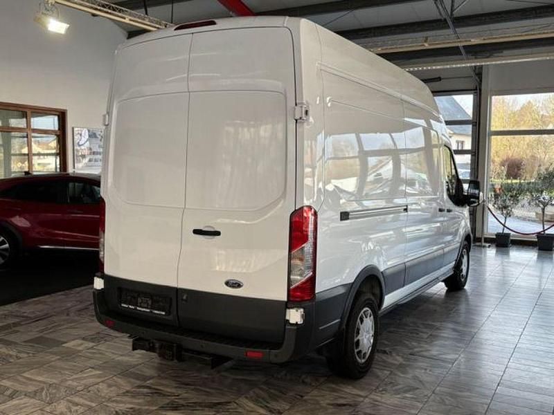 Gebraucht Ford Transit Trend 170 PS (125 kW) 2018 Frozen white Van