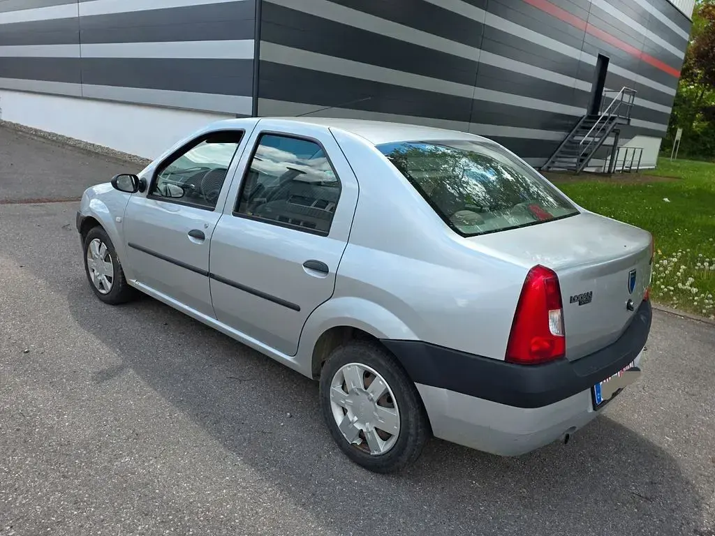 Używany Dacia Logan 75 KM (55 kW) 2008 Srebrny Sedan/Limuzyna