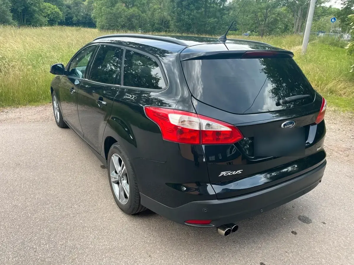 Gebraucht Ford Focus 125 PS (91 kW) 2014 Schwarz Kombi