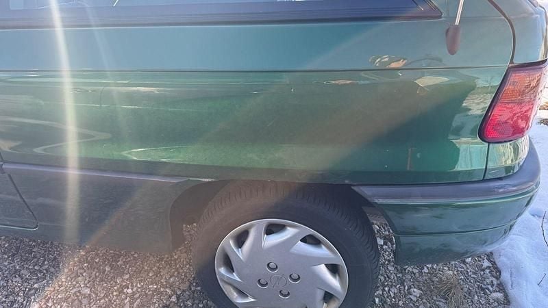 Gebraucht Opel Astra 75 PS (55 kW) 1997 Grün Limousine