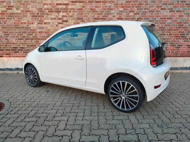 Second-hand VW up! Move 60 CP (44 kW) 2017 Alb Hatchback