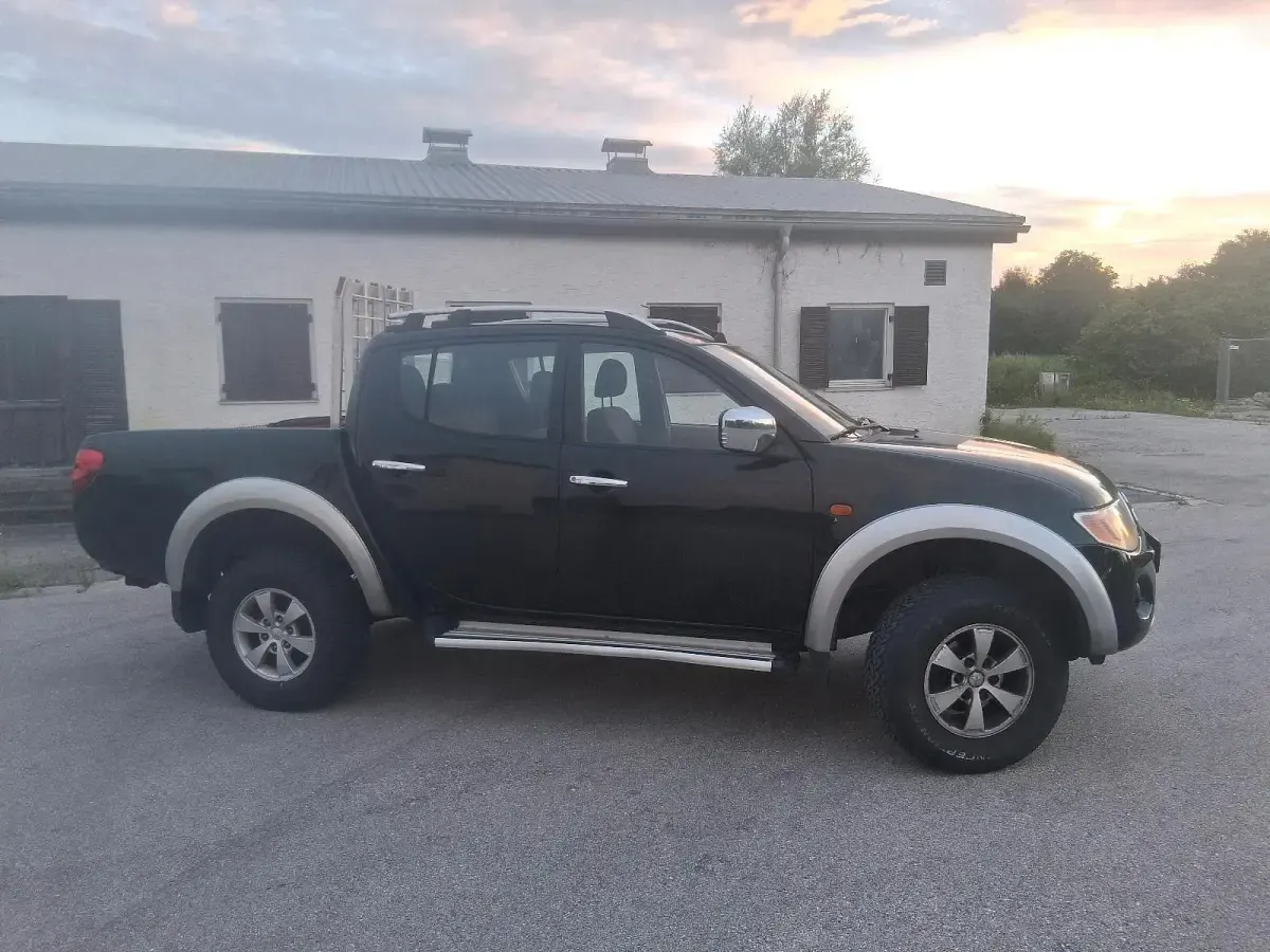Gebraucht Mitsubishi L200 131 PS (96 kW) 2009 Schwarz Pickup
