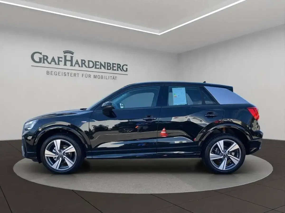 Neu Audi Q2 S-Line 150 PS (110 kW) 2026 Mythosschwarz metallic SUV