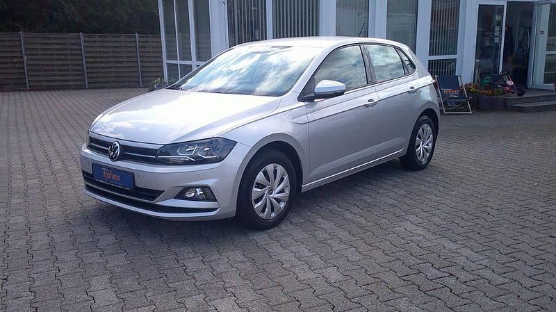 Silber Gebraucht 2021 VW Polo Comfortline Limousine | 15.990 € (Fairer Preis) - Bild 1/4