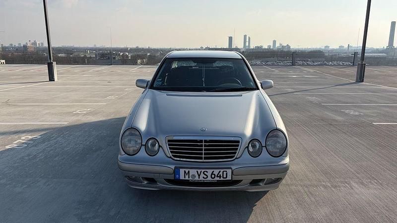 Gebraucht Mercedes E240 Classic 170 PS (125 kW) 2001 Silber Limousine