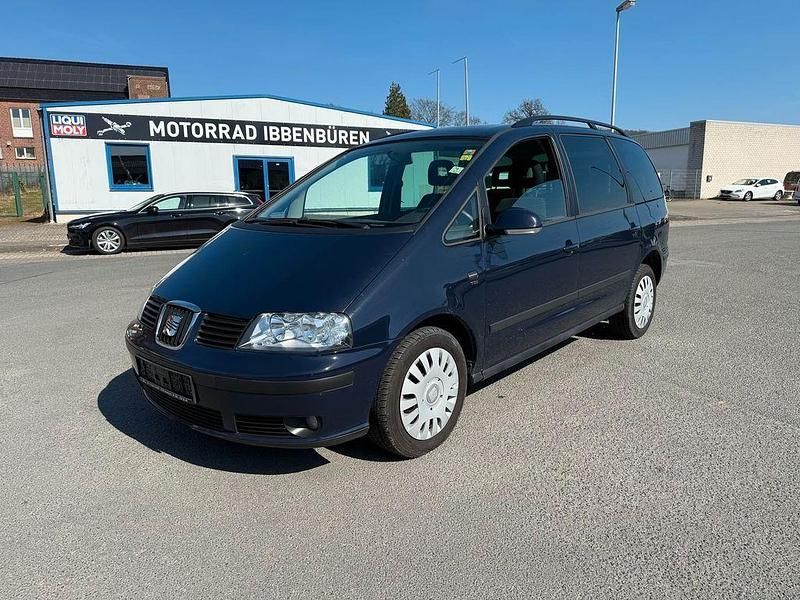 Blau Gebraucht 2010 Seat Alhambra Reference Van / Kleinbus | 7.999 € - Bild 1/4