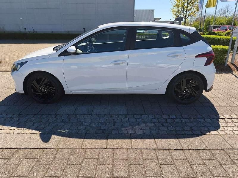 Gebraucht Hyundai i20 Select 101 PS (74 kW) 2021 Weiß Kleinwagen