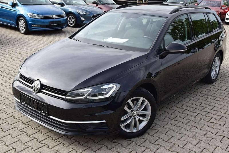 Schwarz Gebraucht 2020 VW Golf VIII Comfortline Kombi | 11.900 € - Bild 1/4