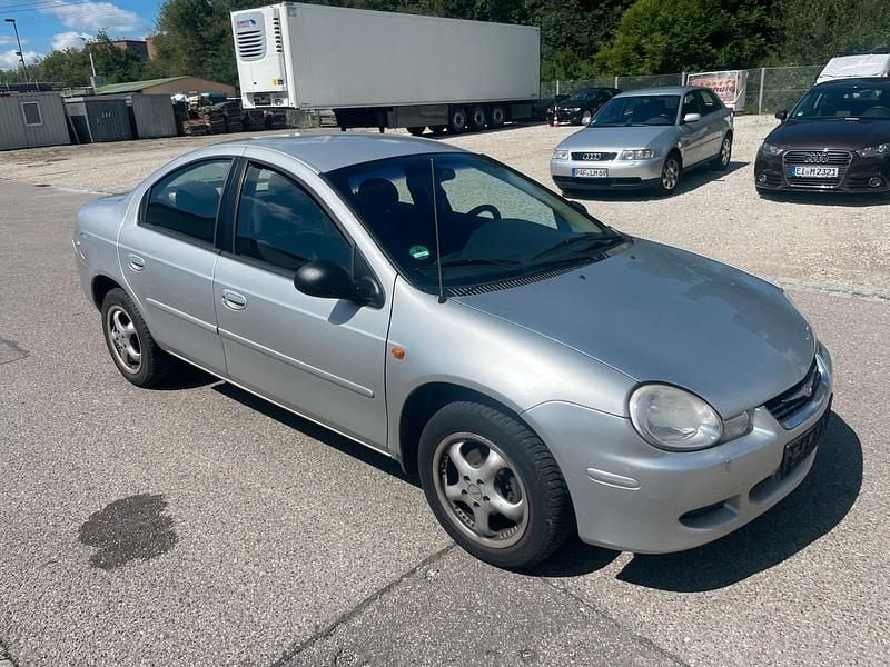 Silber Gebraucht 2000 Chrysler Neon Limousine | 300 € - Bild 1/4