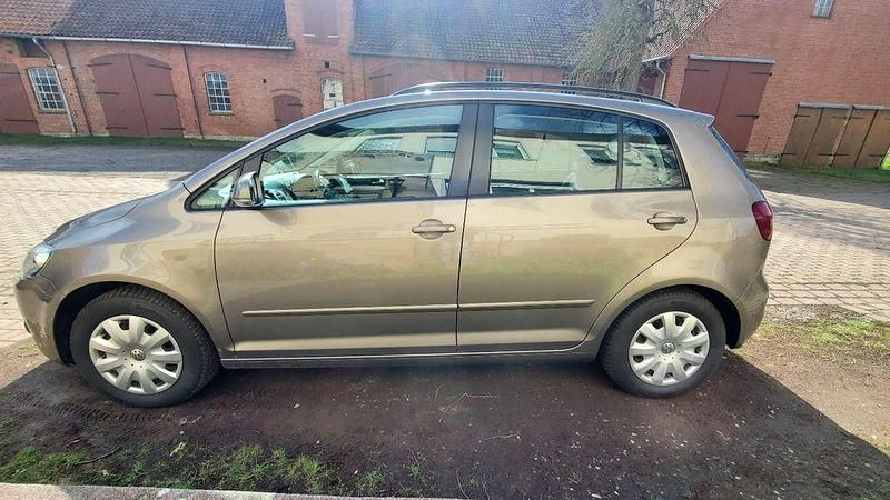 Gebraucht VW Golf Plus Cross Highline 122 PS (89 kW) 2011 Braun Van / Kleinbus