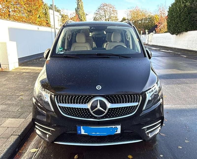 Gebraucht Mercedes V300 239 PS (175 kW) 2024 Schwarz Van / Kleinbus