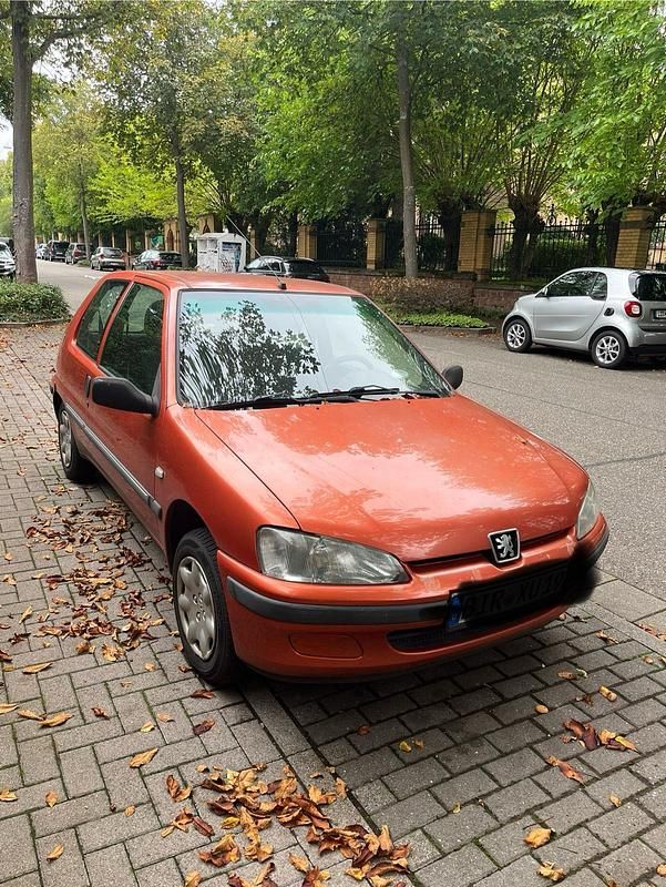 Orange Gebraucht 2001 Peugeot 106 Kleinwagen | 500 € - Bild 1/2