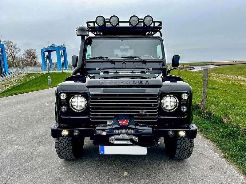 Gebraucht Land Rover Defender 122 PS (89 kW) 2015 Schwarz Kombi