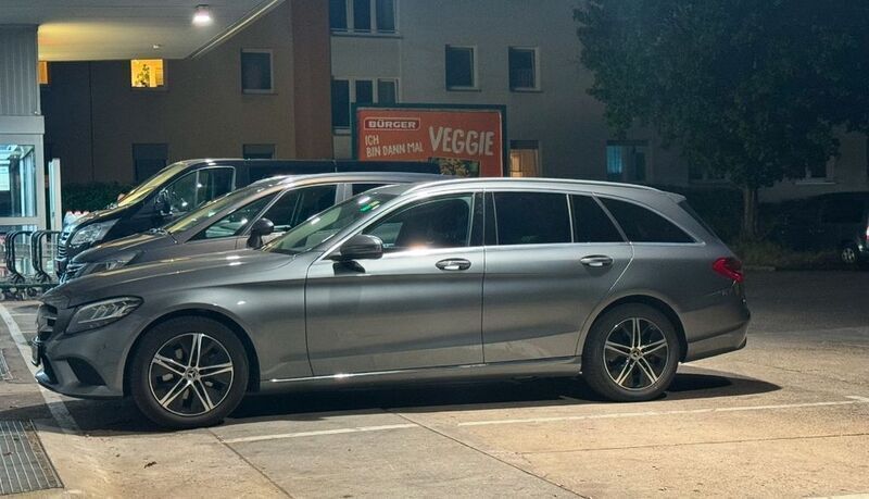 Grau Gebraucht 2018 Mercedes C200 Limousine | 14.500 € (Guter Preis) - Bild 1/3