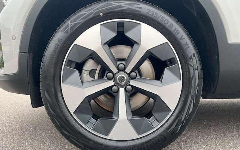 Gebraucht Volvo XC40 Plus 197 PS (144 kW) 2025 Silber SUV