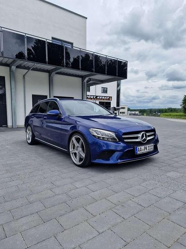 Gebraucht Mercedes C300e Avantgarde 194 PS (142 kW) 2020 Blau Kombi