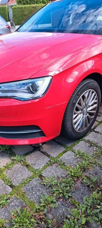 Gebraucht Audi A3 Ambiente 150 PS (110 kW) 2014 Rot Limousine