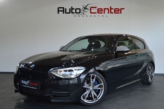 Schwarz Gebraucht 2012 BMW M135 M Performance Kleinwagen | 25.990 € - Bild 1/4