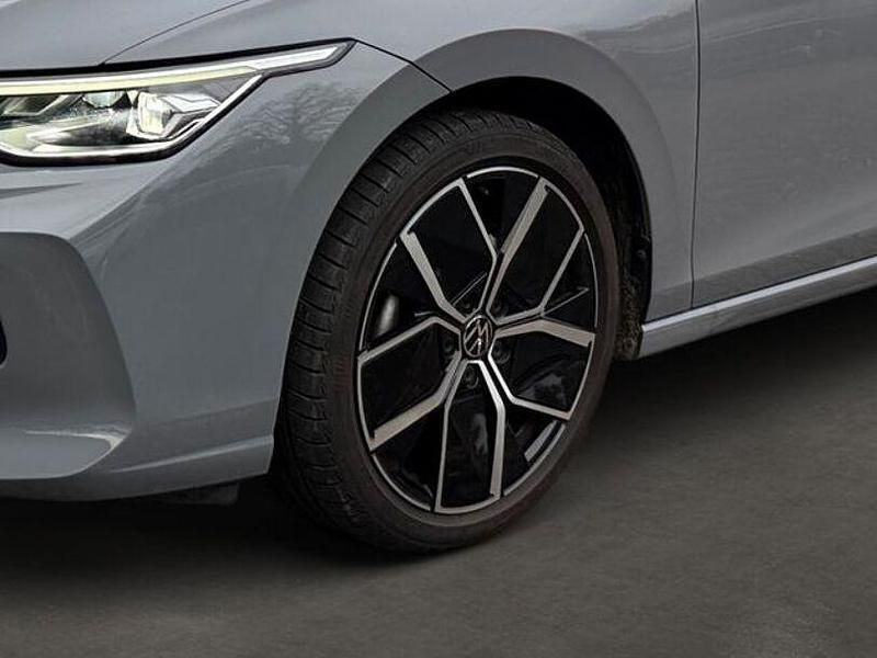 Gebraucht VW Golf VIII Edition 150 PS (110 kW) 2024 Mondsteingrau Limousine