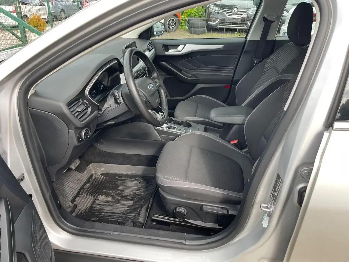 Gebraucht Ford Focus Cool & Connect 125 PS (91 kW) 2021 Silber Kombi