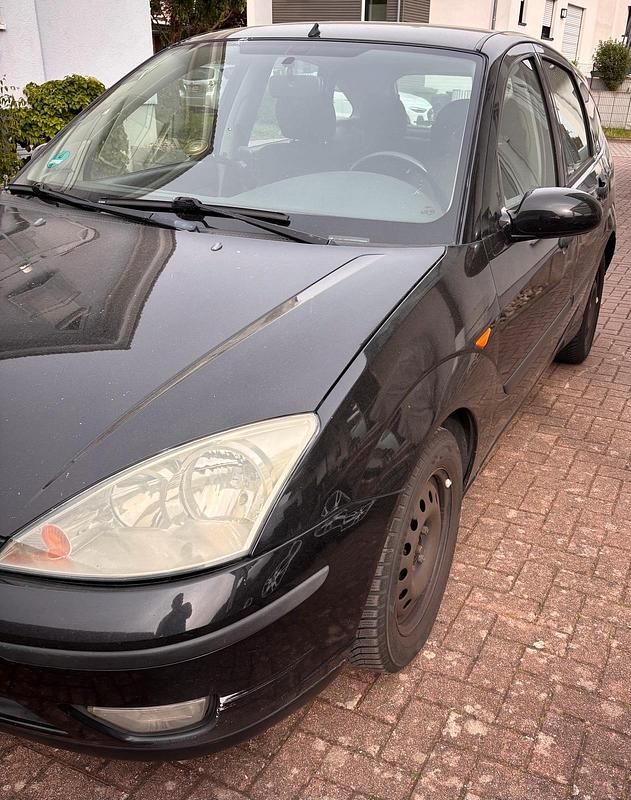 Second-hand Ford Focus 116 CP (85 kW) 2004 Negru Berlinǎ