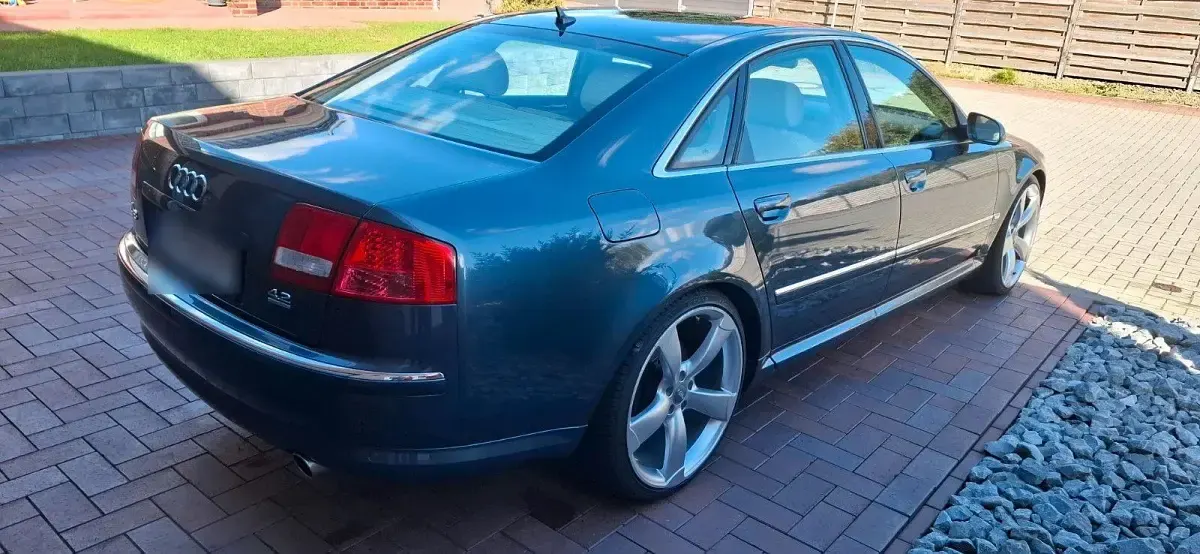 Gebraucht Audi A8 349 PS (256 kW) 2007 Blau Limousine