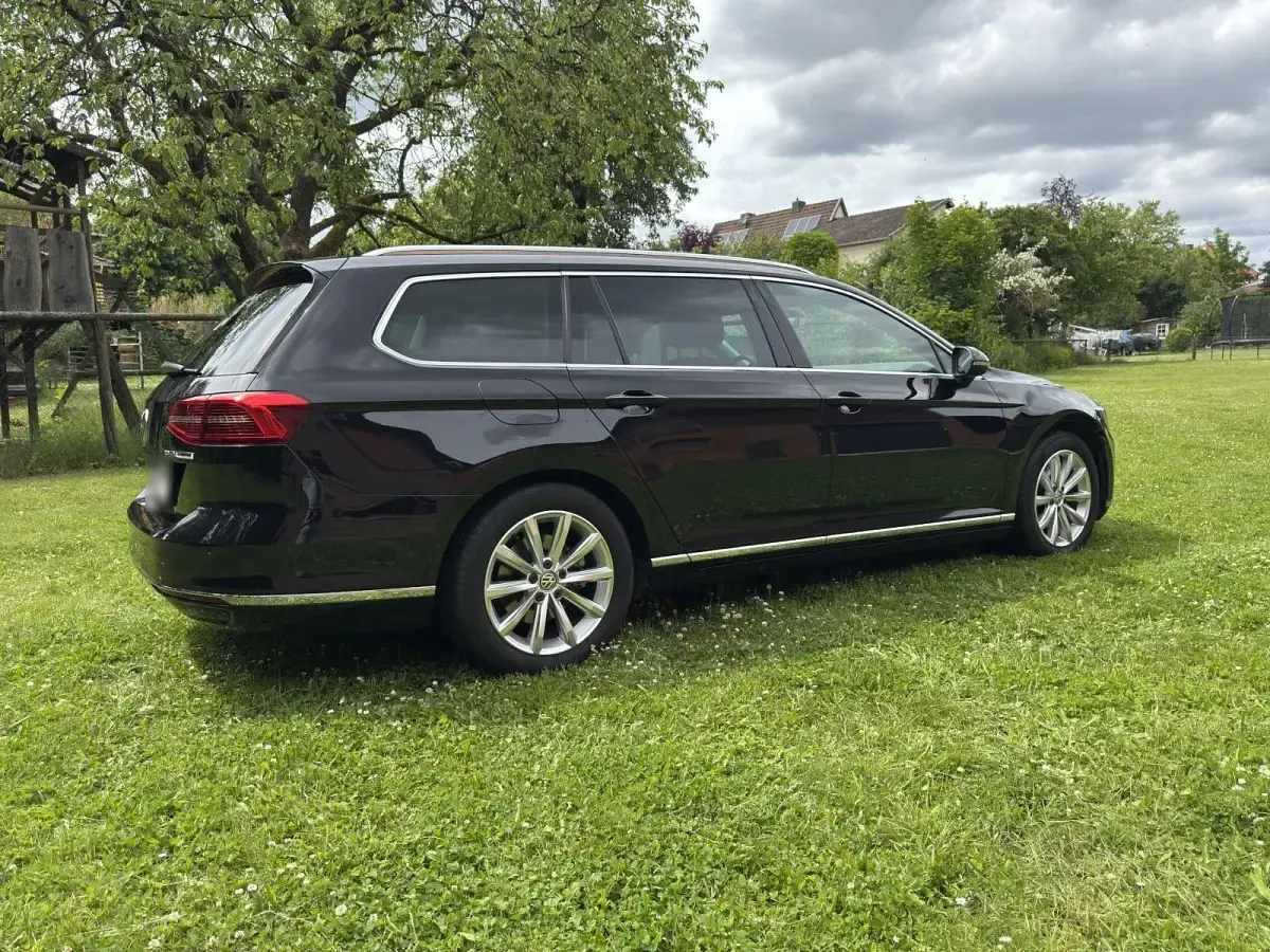 Gebraucht VW Passat Highline 150 PS (110 kW) 2015 Schwarz Kombi
