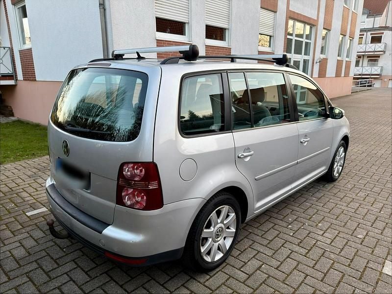 Gebraucht VW Touran 140 PS (102 kW) 2010 Silber Van / Kleinbus
