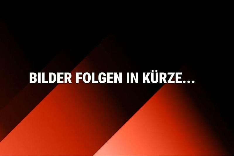 Grau Gebraucht 2012 VW Multivan Highline Van | 14.900 € (Superpreis) - Bild 1/3