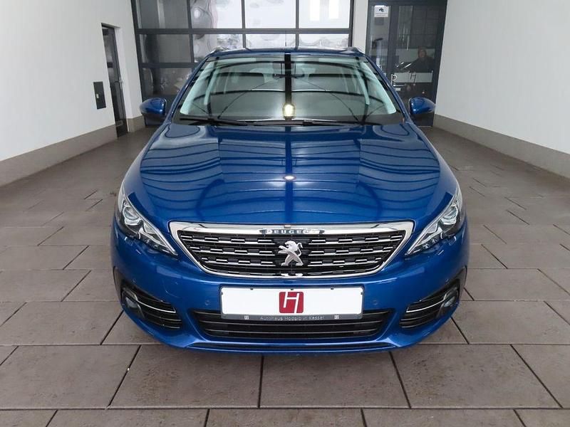 Gebraucht Peugeot 308 Allure 131 PS (96 kW) 2018 Blau Kombi