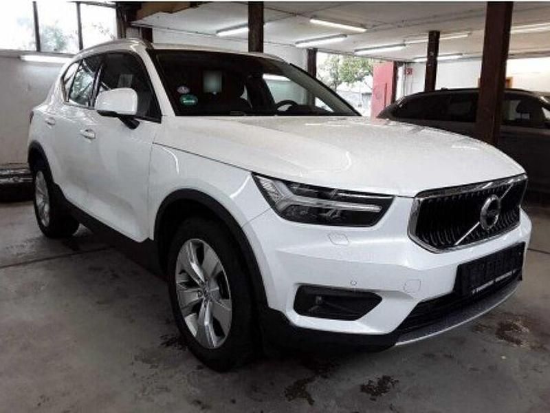 Weiß Gebraucht 2021 Volvo XC40 Momentum SUV | 21.500 € (Fairer Preis) - Bild 1/4
