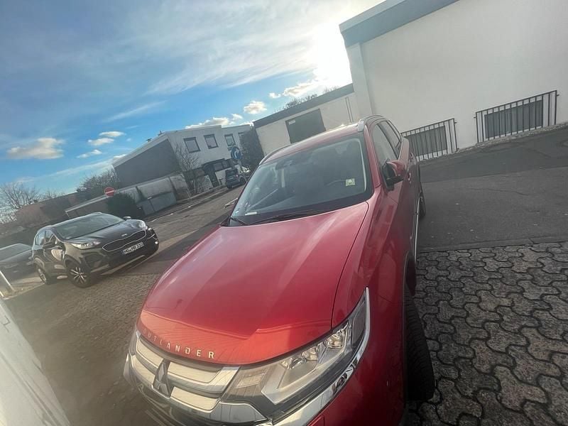 Gebraucht Mitsubishi Outlander 150 PS (110 kW) 2017 Rot SUV