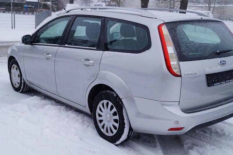 Gebraucht Ford Focus Style 109 PS (80 kW) 2008 Silber Limousine