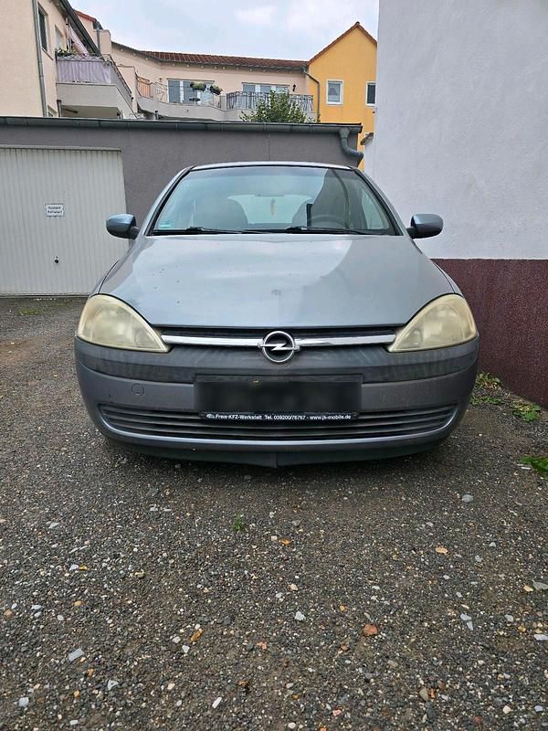 Grau Gebraucht 2002 Opel Corsa Kleinwagen | 900 € - Bild 1/2