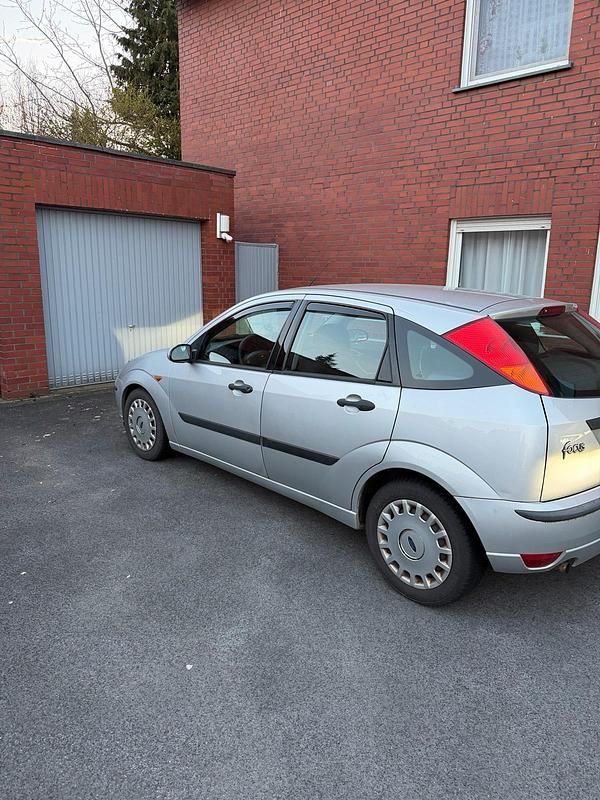 Gebraucht Ford Focus 100 PS (73 kW) 2003 Grau Kleinwagen