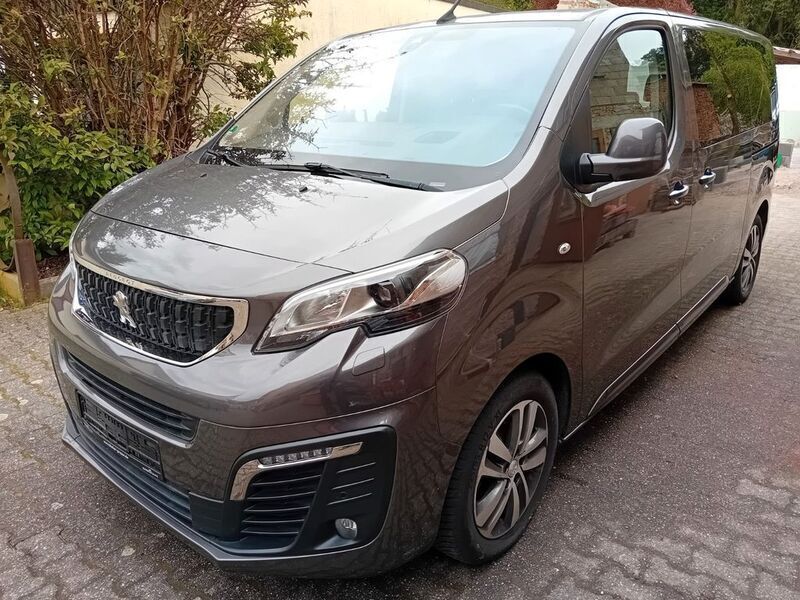 Grau Gebraucht 2018 Peugeot Traveller Business-Line Van / Kleinbus | 21.500 € (Superpreis) - Bild 1/4