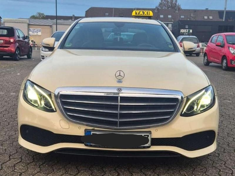 Brugt Mercedes E220 Elegance 194 HK (142 kW) 2019 Beige Sedan
